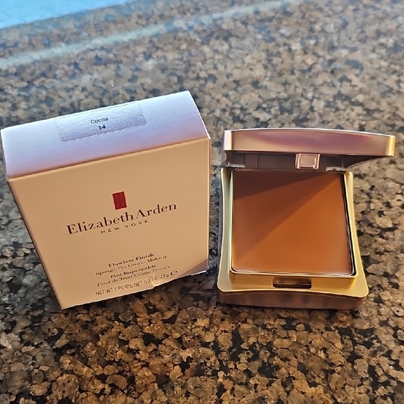 Elizabeth Arden Cream Sponge-On Foundation Compact in Shade Cocoa14 - Picture 5 of 5